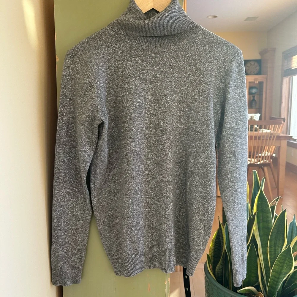 Calvin Klein Women’s Metallic Sparkle Silver Turtleneck Sweater Top Medium